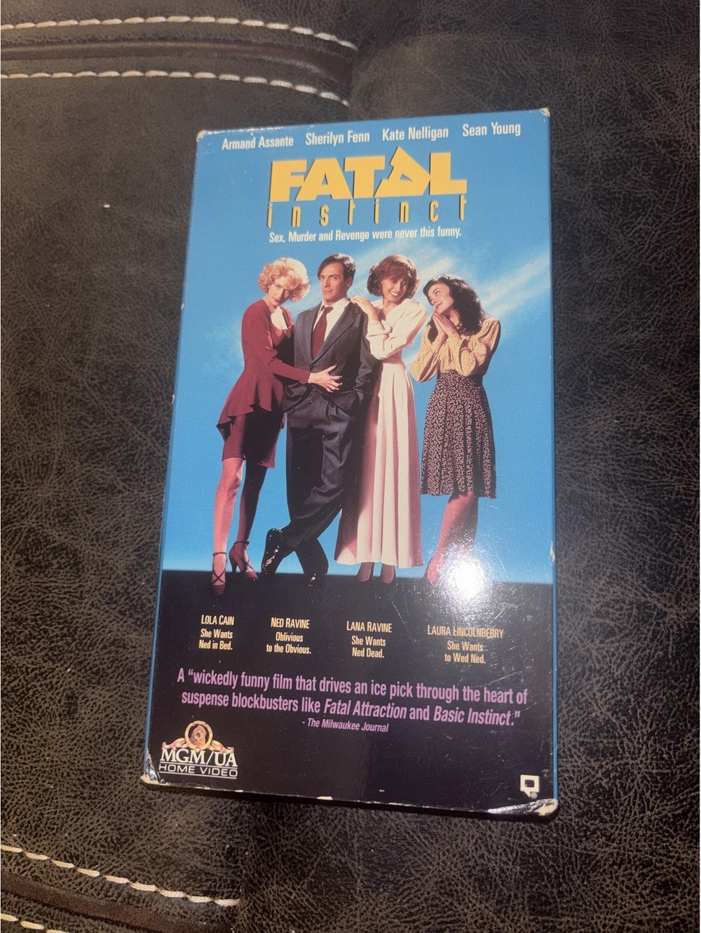 Fatal Instinct VHS 1993 MGM UA Armand Assante Sherilyn Fenn Sean Young PG13